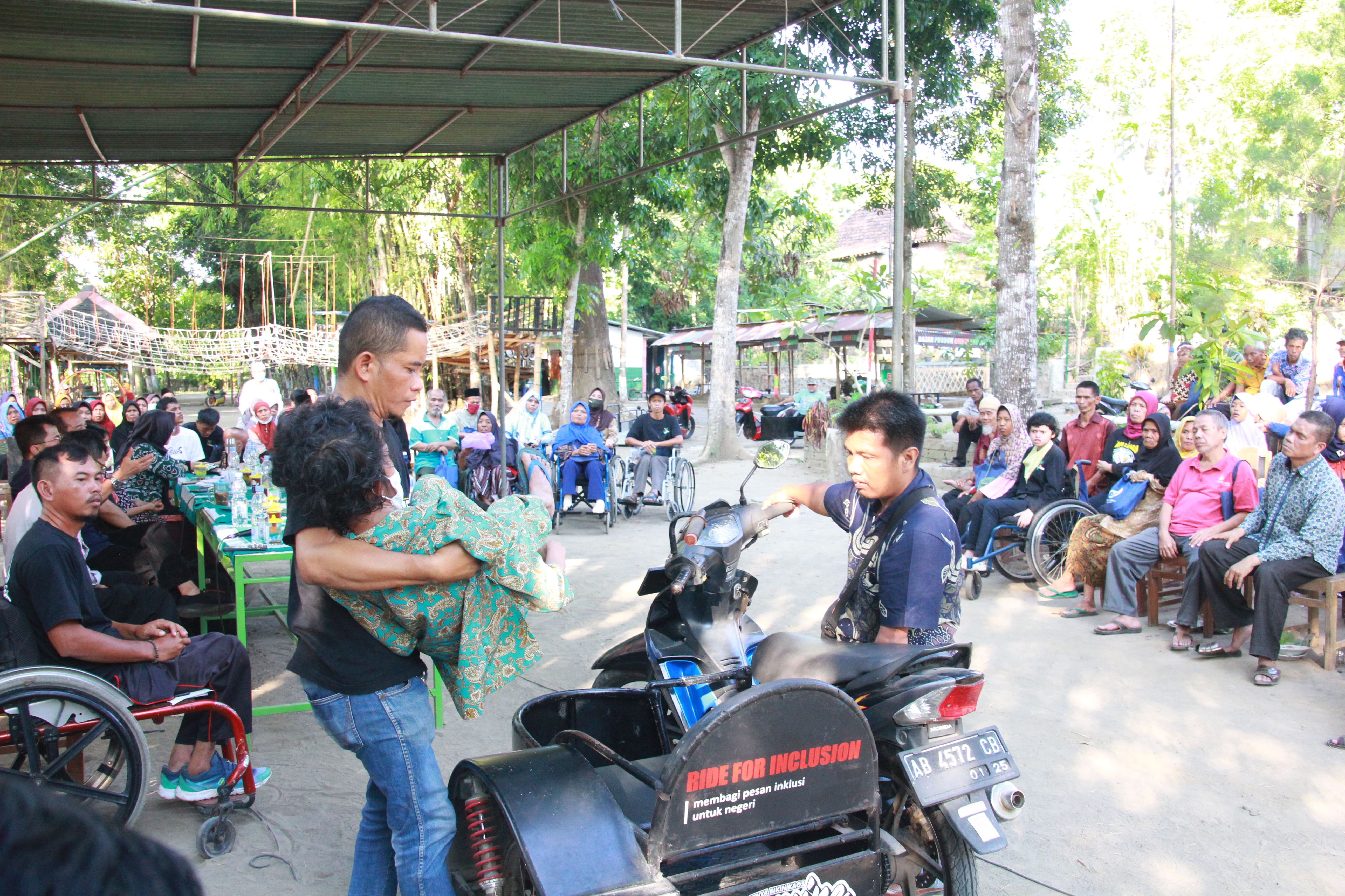 Kegiatan membantu disabilitas